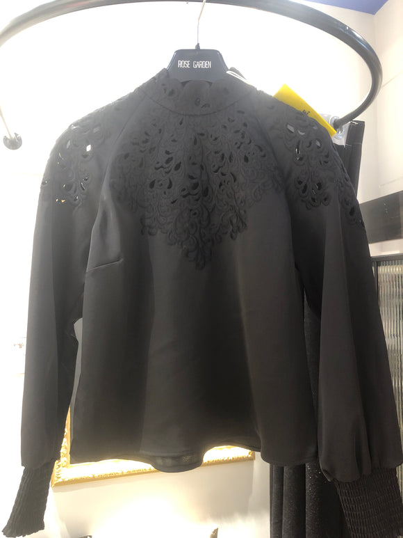 Blouse broderie décolleté noir