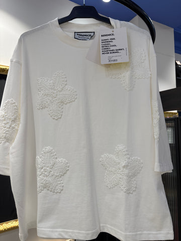 Tshirt large fleurs crochet