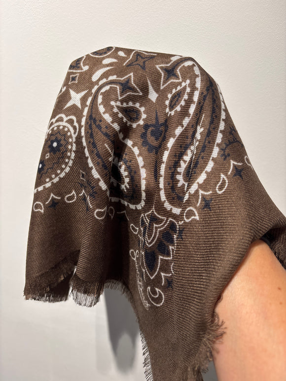 FOD0002 00602M bandana round 18
