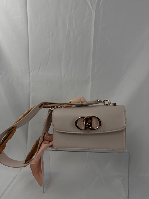 AA4232 E0003 TRUE CHAMPAGNE