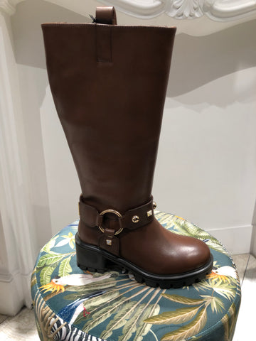 Bottes en cuir marron avec clous Lola Casademunt